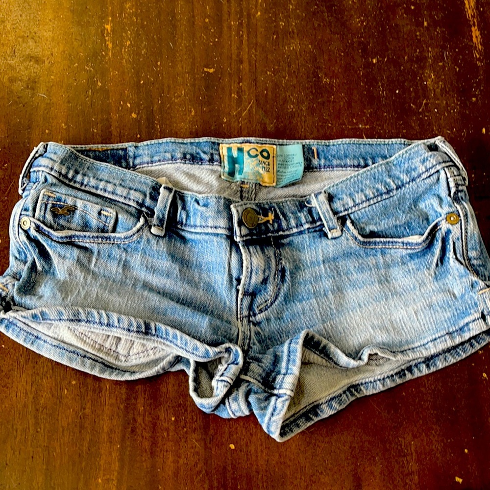 Really cute light wash Hollister jean shorts.